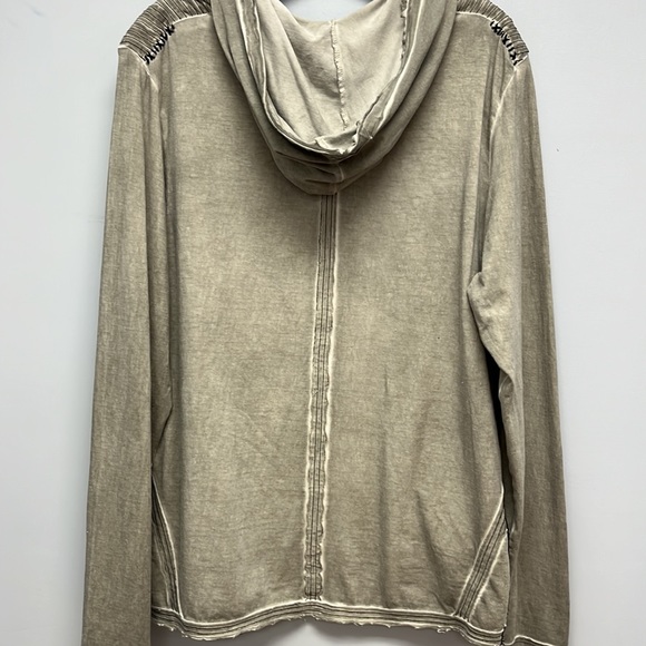 SOLD IN STORE Buckle Black athletic fit long sleeve top! - Picture 3 of 5